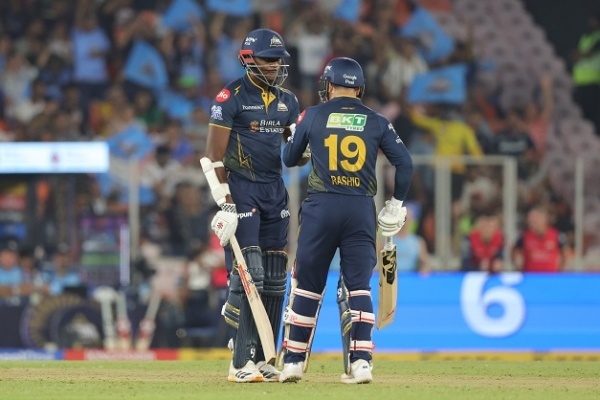 راشد خان اور کگیسو رباڈا فوٹو آئی پی ایل ایکس اکاونٹ