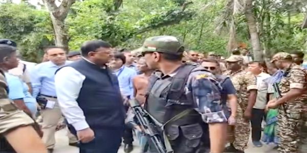 سی ای او انتخابی انتظامات کا معائنہ کرنے نندی گرام پہنچے