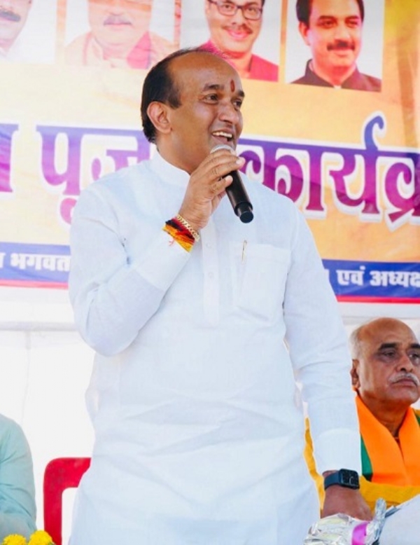 میونسپل کارپوریشن کے صدر نے علاقائی رکن اسمبلی پر حملہ بولا میونسپل کارپوریشن کے صدر نے علاقائی رکن اسمبلی پر حملہ بولا