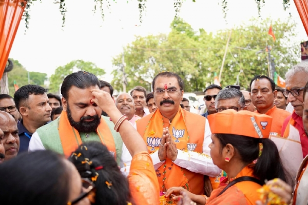 بی جے پی کے یوم تاسیس پر سینئربی جے پی کارکنوں کو اعزازسے نوازا گیا