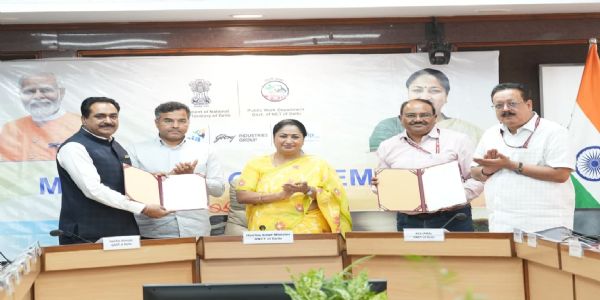 وزیراعلیٰ نے دہلی میں اپسرا بارڈر سے ہنومان سیتو تک 6 بڑے فلائی اوور کے لئے مفاہمت نامے پر دستخط کئے