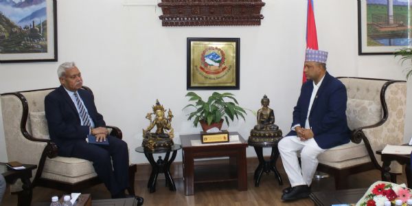 ہندوستان کے سفیر نے نیپال کے وزیر خارجہ سے دو طرفہ تعاون پر تبادلہ خیال کیا