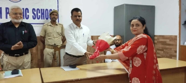 استقبال کرتے ہوئے