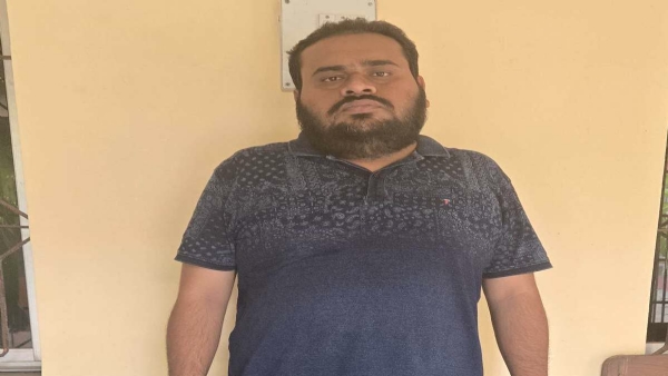 50 لاکھ نقد اور 50 لاکھ آن لائن ٹرانسفر کے ذریعے