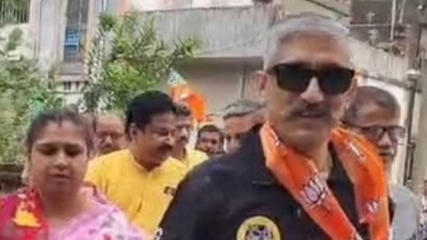 اترپاڑہ میں انتخابی مہم کے دوران بی جے پی امیدوار کے لباس پر تنازعہ، ترنمول کانگریس نے اٹھایا سوال