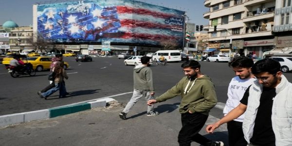 ٹرمپ کی دھمکی کے بعد ایران کے وزیر کھیل کی نوجوانوں سے پاور پلانٹس کے گرد انسانی زنجیر بنانے کی اپیل