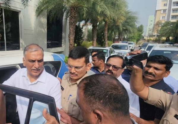 ہریش راؤ اور بی آر ایس قائدین کی پرگی راستے میں گرفتاری،کارکنوں کاسڑک پر احتجاج