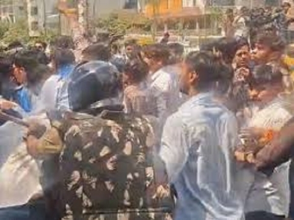 اندور میں این ایس یو آئی کا زوردار احتجاج