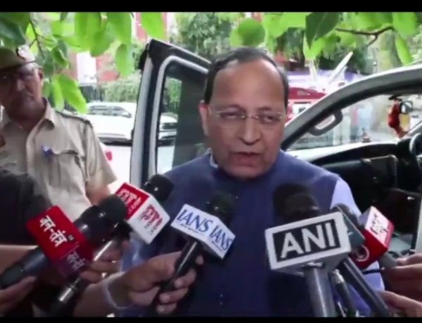 ممتا بنرجی کے معاملے میں بی جے پی کا وفد الیکشن کمیشن پہنچا