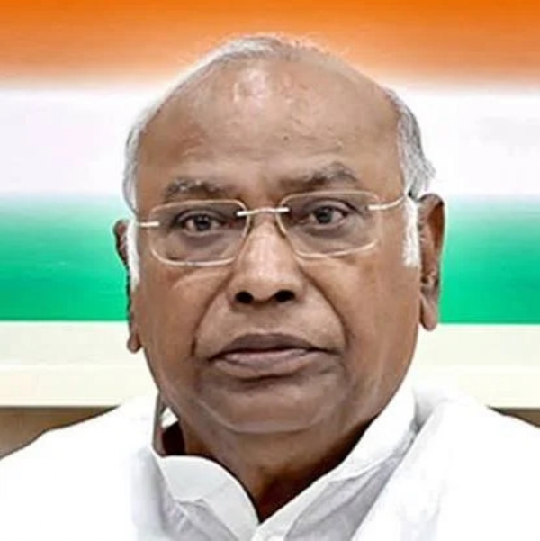 کانگریس صدر کھرگے نے گجرات سے متعلق ریمارکس پر افسوس کا اظہار کیا کانگریس صدر کھرگے نے گجرات سے متعلق ریمارکس پر افسوس کا اظہار کیا