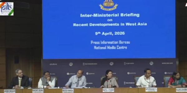 ملک میں ایل پی جی کی سپلائی میں رکاوٹ نہیں، ایک دن میں 51 لاکھ سے زیادہ سلنڈروں کی فراہمی: سجاتا شرما