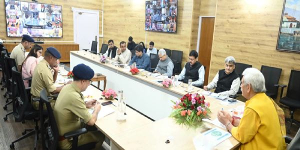 ایل جی نے نشہ مکت جموں و کشمیر ابھیان کی تیاریوں کا جائزہ لیا