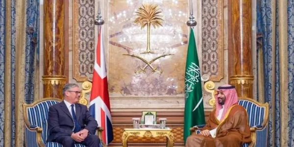 سعودی ولی عہد محمد بن سلمان سے برطانوی وزیرِ اعظم کیئر اسٹارمر کی جدہ میں اہم ملاقات