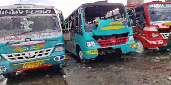 کپواڑہ میں آدھی رات کو آگ لگنے سے چھ بسوں کو نقصان پہنچا