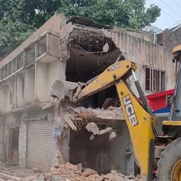 بھاگلپور کے ہوٹل پر چلابلڈوزر