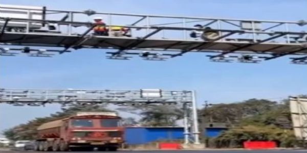 گجرات کے سورت میں ملک کا پہلا بغیر بیریئر کا ٹول پلازہ شروع کیا گیا