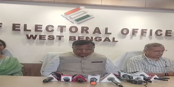ترنمول کانگریس کا کولکاتا کے ایک اسٹرانگ روم میں ہنگامہ ، الیکشن کمیشن نے امیدواروں کے الزامات کو مسترد کیا۔