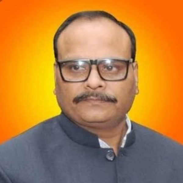 اتر پردیش کے نائب وزیر اعلیٰ برجیش پاٹھک نے اپنے سرکاری قافلے میں گاڑیوں کی تعداد آدھی کردی