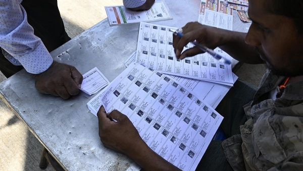 الیکشن کمیشن نے 16 ریاستوں اور 3 مرکز کے زیر انتظام علاقوں میں ایس آئی آر کا اعلان