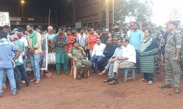 JH-The-blockade-at-the-Guwa-SAIL-mine-has-ended