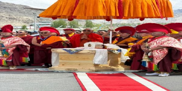 وزیرِ اعظم نے لیہ میں مہاتما بدھ کے مقدس آثار کی نمائش کی ستائش کی