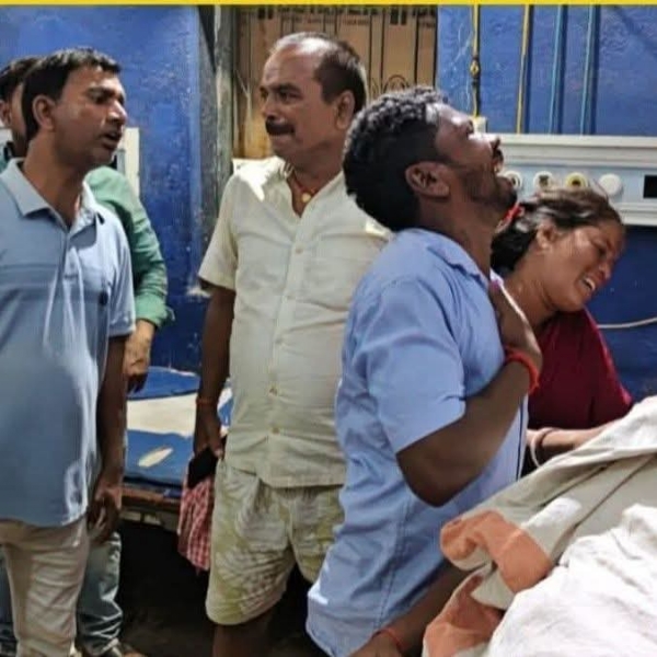 بائک کی سیدھی ٹکر میں ٹولہ سیوک کی موت، دو شدید طور سے زخمی بائک کی سیدھی ٹکر میں ٹولہ سیوک کی موت، دو شدید طور سے زخمی