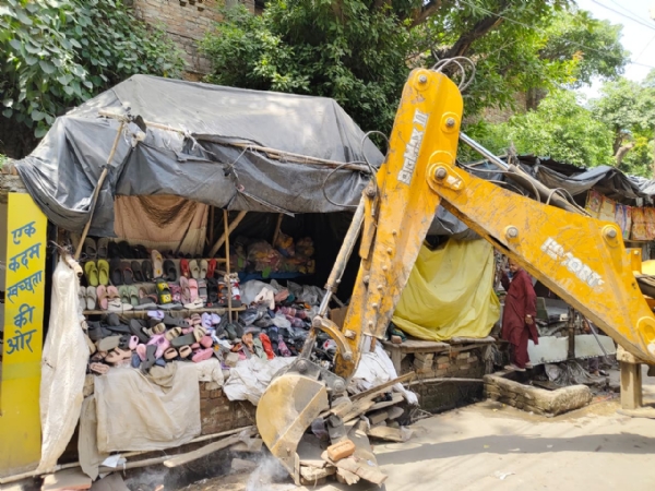 سنبھل میں انتظامیہ کی جانب سے تحصیل صدر کے علاقے میں مبینہ تجاوزات ہٹانے کی کاروائی