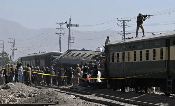 بلوچستان کے کوئٹہ میں ٹرین پر خودکش حملہ،27فوجی افسر ہلاک،131سے زیادہ زخمی