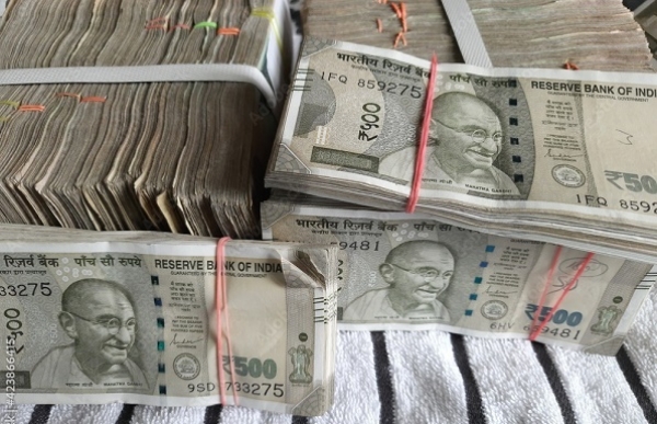 بنکوں میں 500 کے نوٹوں کی قلت سے عوام کو مشکلات