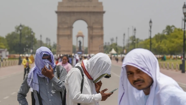 ملک کے بیشتر حصوں میں اگلے 4 سے 5 روز تک گرمی سے راحت کا کوئی امکان نہیں ملک کے بیشتر حصوں میں اگلے 4 سے 5 روز تک گرمی سے راحت کا کوئی امکان نہیں