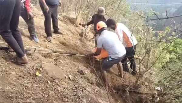 Accident Raigad Amboli Ghat Crash Accident Raigad Amboli Ghat Crash