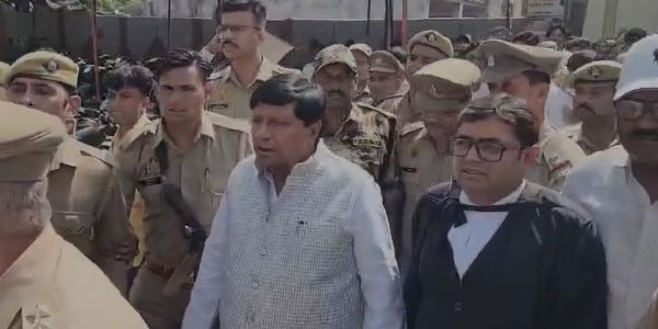 غیر ضمانتی وارنٹ معاملے میں راجیہ سبھا رکن رام جی لعل سمن نے عدالت میں خودسپردگی کی، ایم پی-ایم ایل اے کورٹ سے ملی ضمانت