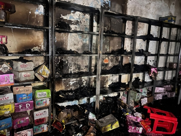 کپڑے کی دکان میں آگ لگنے سے 25 لاکھ روپے کا سامان جل کر خاک کپڑے کی دکان میں آگ لگنے سے 25 لاکھ روپے کا سامان جل کر خاک