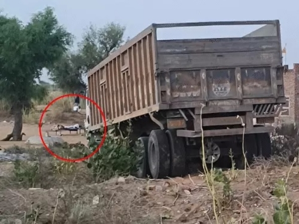 ٹرک اور ٹیمپو کے تصادم میں تین افراد ہلاک، 13 زخمی ٹرک اور ٹیمپو کے تصادم میں تین افراد ہلاک، 13 زخمی