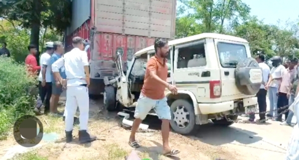 گوہاٹی میں اروناچل پردیش کی سرکاری گاڑی ٹرک سے ٹکرائی ، ایک خاتون سمیت چار ہلاک گوہاٹی میں اروناچل پردیش کی سرکاری گاڑی ٹرک سے ٹکرائی ، ایک خاتون سمیت چار ہلاک