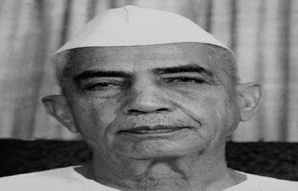 نائب صدرجمہوریہ، لوک سبھا اسپیکر اور مرکزی وزراءنے چودھری چرن سنگھ کی برسی پر خراج عقیدت پیش کیا نائب صدرجمہوریہ، لوک سبھا اسپیکر اور مرکزی وزراءنے چودھری چرن سنگھ کی برسی پر خراج عقیدت پیش کیا
