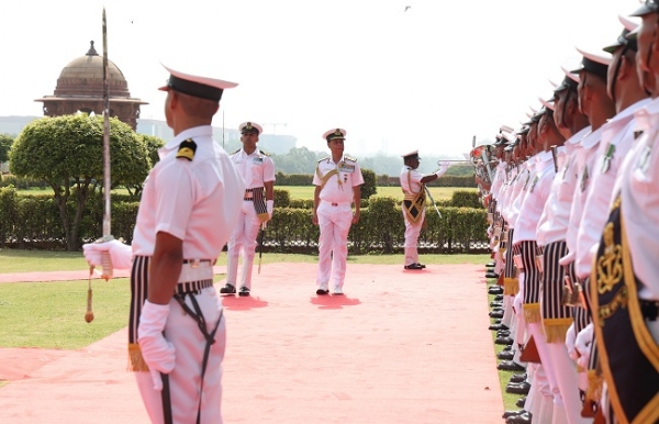 وائس ایڈمرل اجے کوچر 48ویں وائس چیف آف دی نیول اسٹاف بنے ، عہدہ سنبھالا وائس ایڈمرل اجے کوچر 48ویں وائس چیف آف دی نیول اسٹاف بنے ، عہدہ سنبھالا