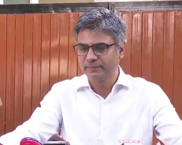 اقتدار کا غلط استعمال کرتے ہوئے ہوئی ایف آئی آرہوئی ، سرکاری اطلاع ملنے پر جواب دیں گے: سندیپ پاٹھک