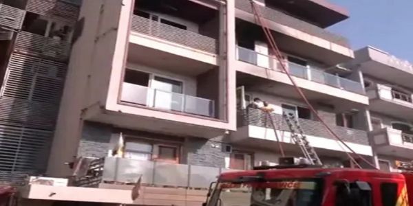 دہلی کے وویک وہار میں چار منزلہ رہائشی عمارت میں خوفناک آگ لگی، 9 افراد ہلاک