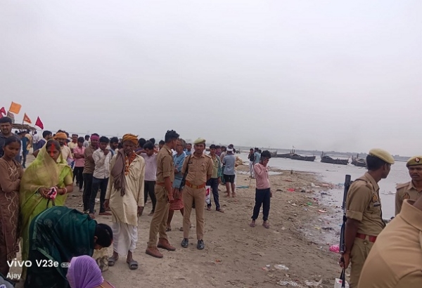 BALLIA-GANGA-BATH-FOUR-CHILDRE