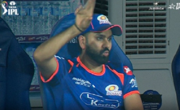IPL-MI-ROHIT-SHARMA-DUGOUT-TIP