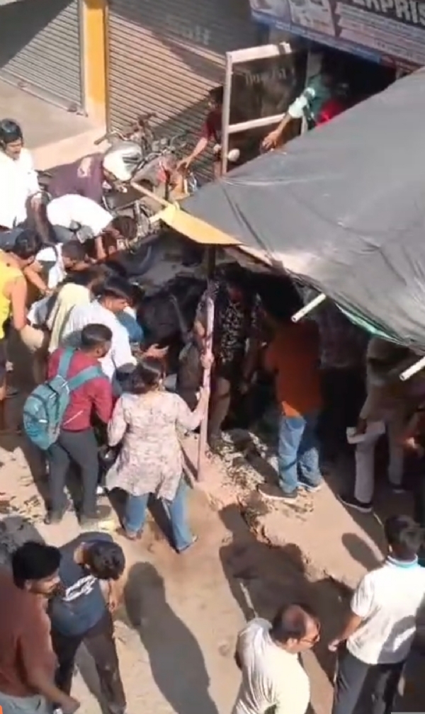 بی ایڈ کا امتحان دینے پہنچے امیدواروں کے ساتھ حادثہ ، خستہ حال نالے کا ڈھکن گرنے سے لوگ نالے میں گرے