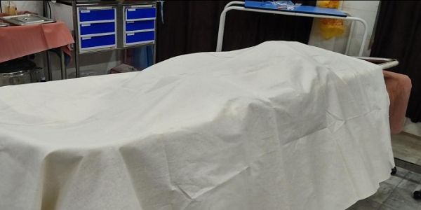 بیٹی کا ڈنڈے سے پیٹ کر قتل، ملزم باپ کو گاوں والوں نے درخت سے باندھا