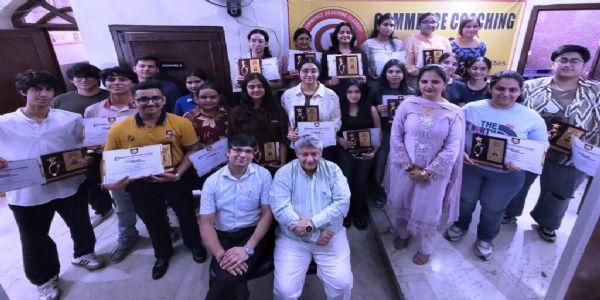ٹرانسپورٹ کمشنر نے جموں میں منعقدہ تقریب میں طلبہ کی حوصلہ افزائی کی