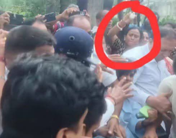 ابھیشیک بنرجی پر حملے کے بعد ترنمول کانگریس کے تیور سخت ، بی جے پی کے خلاف مورچہ کھولا