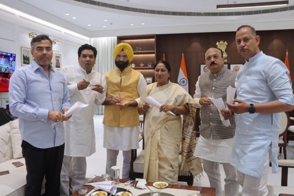 DELHI-CM-JHALMURI-RASGULLA-BJP