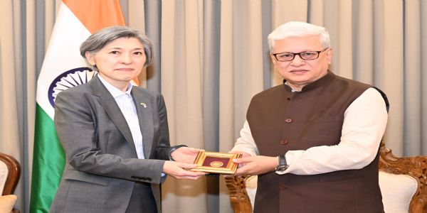 جاپان کی نئی قونصل ساتو ہیتومی کی گورنر سے ملاقات، ہندی میں روانی کے بعد مراٹھی سیکھنے کا اعلان