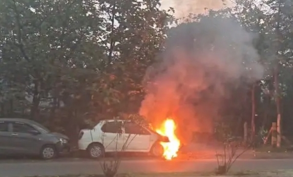 JH-A-PARKED-CAR-CAUGHT-FIRE