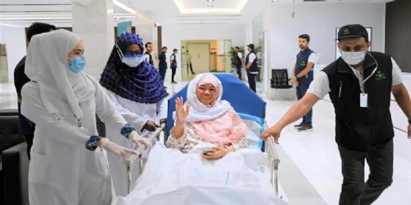 سعودی وزارتِ صحت کا حجاج کے لیے 8 زبانوں میں آگاہی گائیڈ جاری