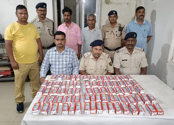 میروا ریلوے اسٹیشن پر آر پی ایف ۔ جی آر پی کی مشترکہ کارروائی ، دیسی شراب کے 73 پاؤچ برآمد میروا ریلوے اسٹیشن پر آر پی ایف ۔ جی آر پی کی مشترکہ کارروائی ، دیسی شراب کے 73 پاؤچ برآمد